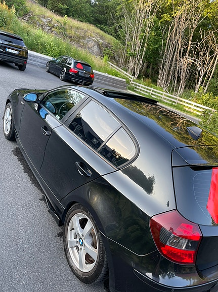BMW 120i 4 of 5