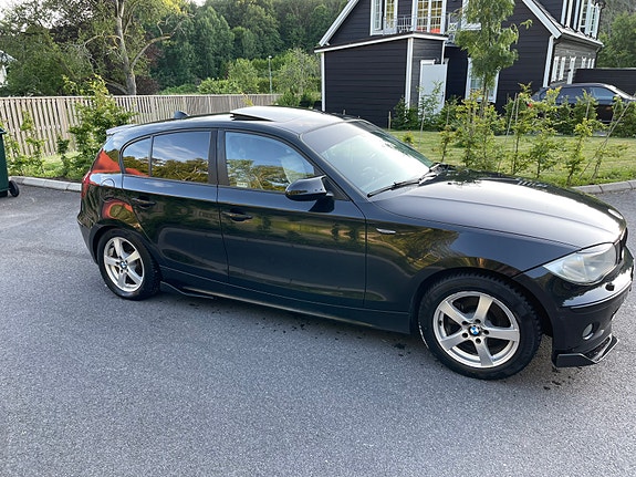 BMW 120i 3 of 5