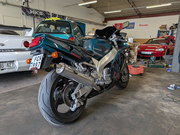 Yamaha YZF750R 4 of 7