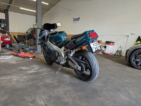 Yamaha YZF750R 2 of 7