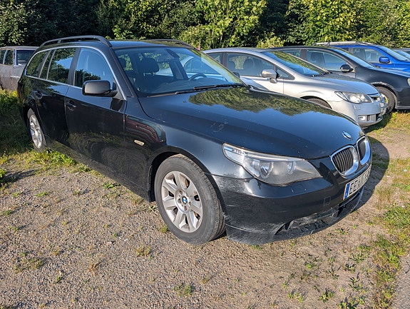 BMW 523i 2 of 5