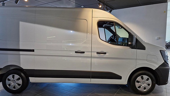 Nissan Interstar 4 of 5