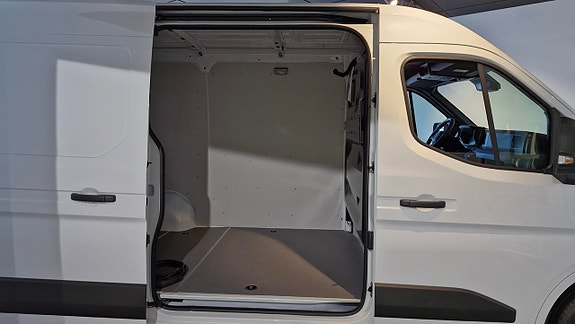 Nissan Interstar 5 of 5