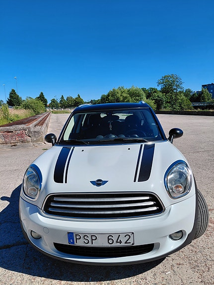 MINI Countryman Cooper D 2 of 5
