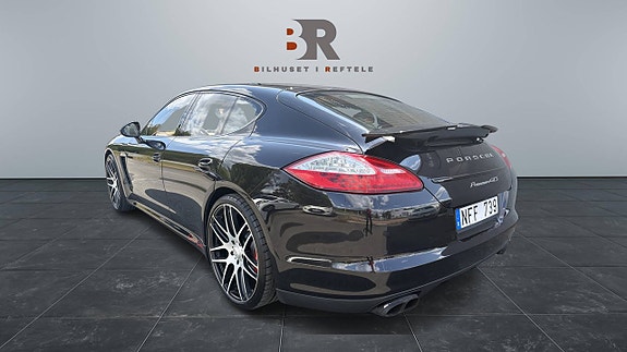 Porsche Panamera GTS 6 of 12