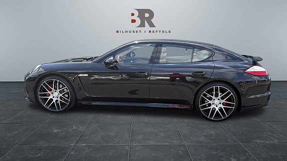 Porsche Panamera GTS 7 of 12