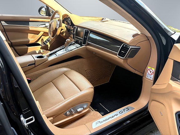 Porsche Panamera GTS 10 of 12