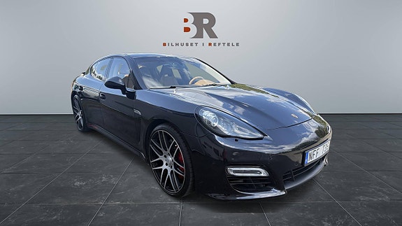 Porsche Panamera GTS 3 of 5