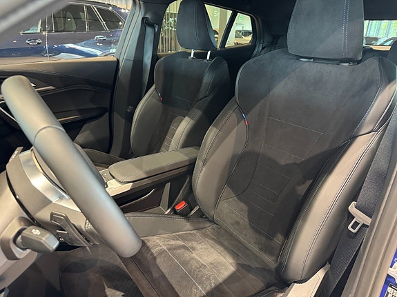 BMW iX2 8 of 17