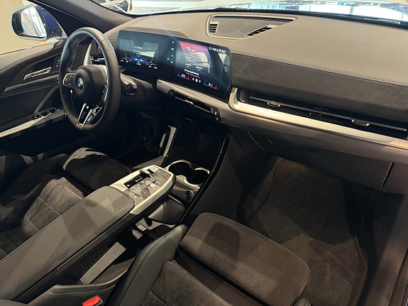 BMW iX2 14 of 17