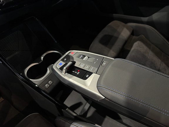 BMW iX2 12 of 17