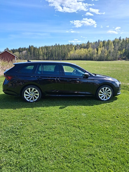 Skoda Octavia 2 of 5
