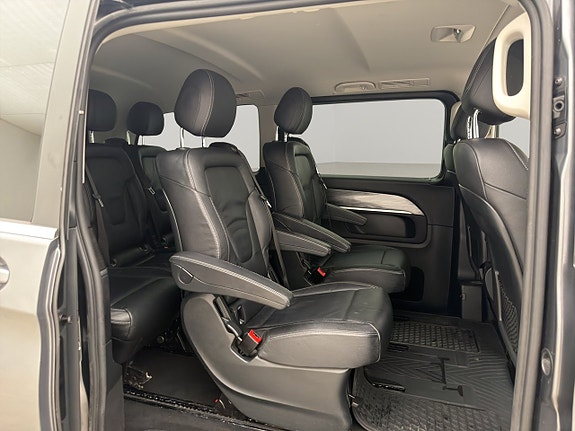 Mercedes-Benz V300 d 27 of 30