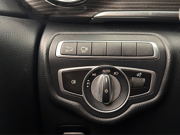 Mercedes-Benz V300 d 18 of 30