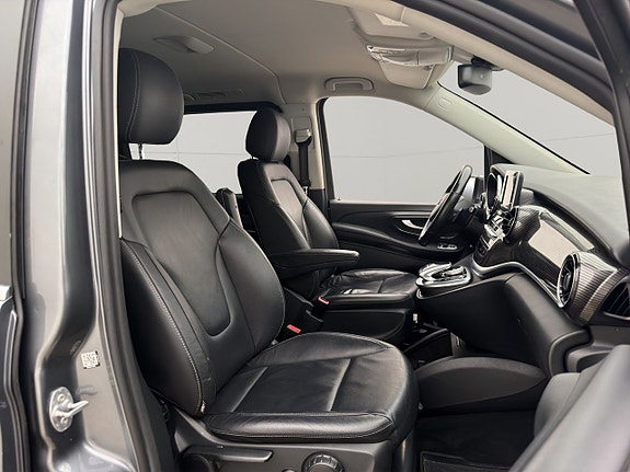 Mercedes-Benz V300 d 30 of 30