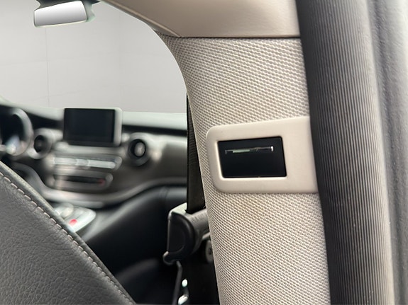 Mercedes-Benz V300 d 26 of 30