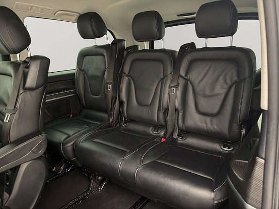 Mercedes-Benz V300 d 29 of 30