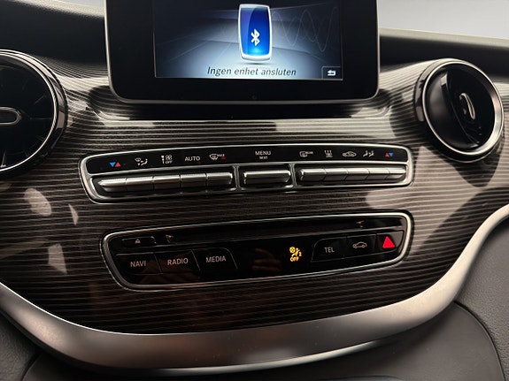 Mercedes-Benz V300 d 24 of 30