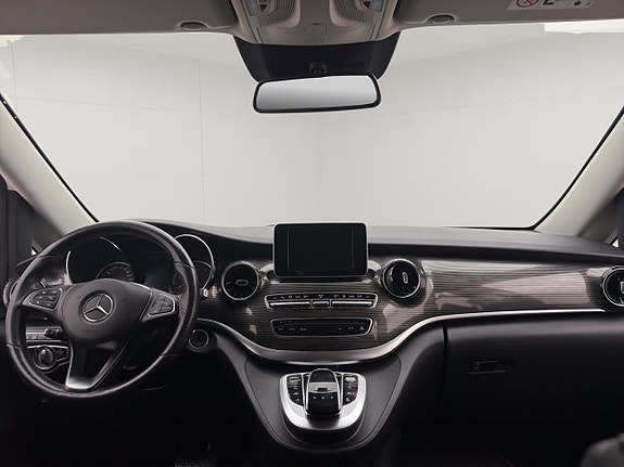 Mercedes-Benz V300 d 16 of 30