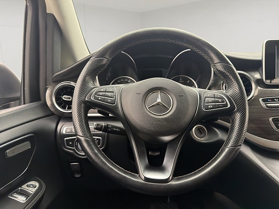 Mercedes-Benz V300 d 17 of 30