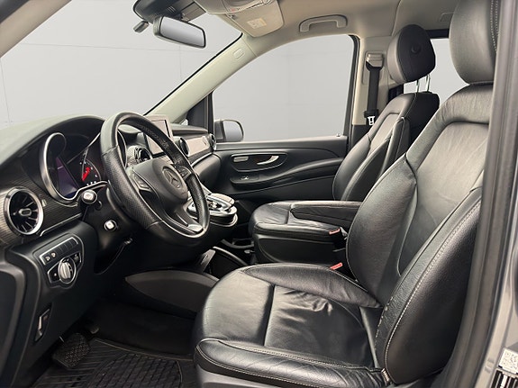 Mercedes-Benz V300 d 15 of 30