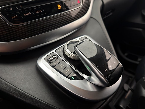 Mercedes-Benz V300 d 25 of 30
