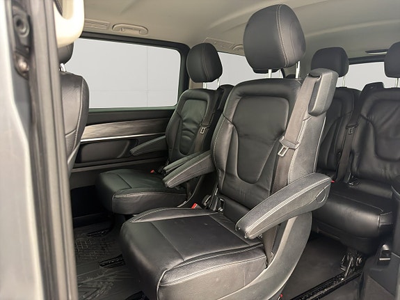 Mercedes-Benz V300 d 28 of 30