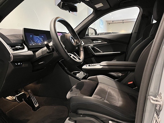 BMW iX2 11 of 20