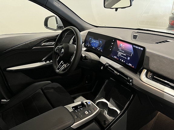 BMW iX2 10 of 20