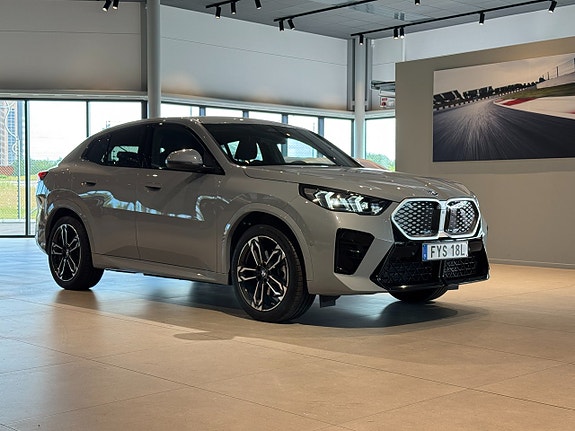 BMW iX2 3 of 5