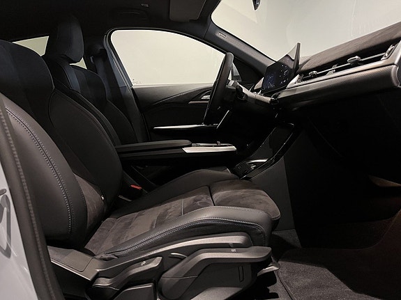 BMW iX2 9 of 20