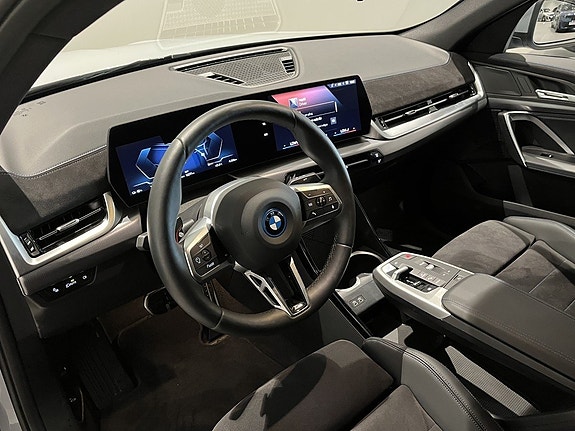 BMW iX2 12 of 20