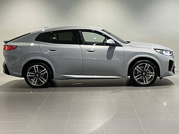 BMW iX2 3 of 20