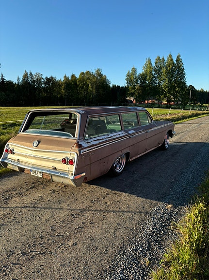 Chevrolet Impala 2 of 4