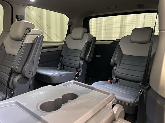 Volkswagen Multivan 9 of 20