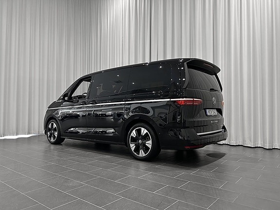 Volkswagen Multivan 3 of 5