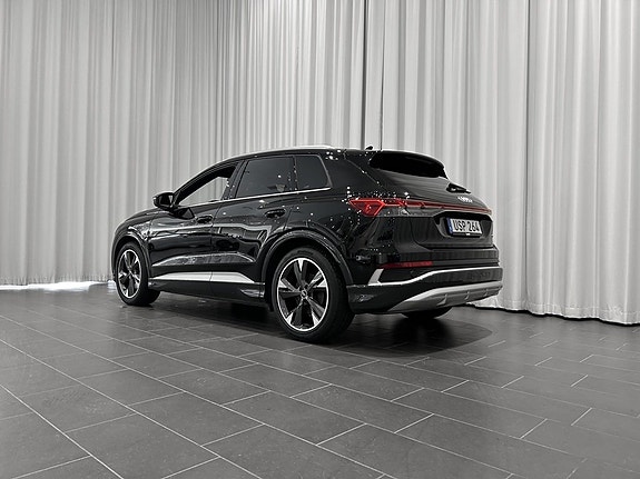 Audi Q4 e-tron 3 of 5