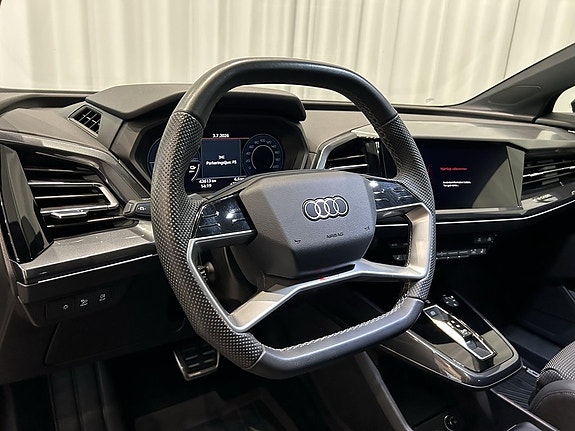 Audi Q4 e-tron 10 of 15