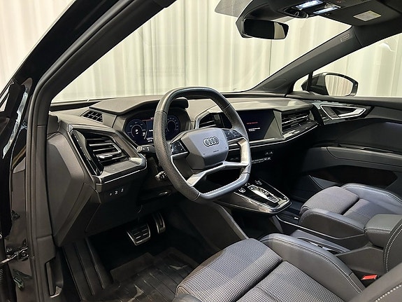 Audi Q4 e-tron 9 of 15
