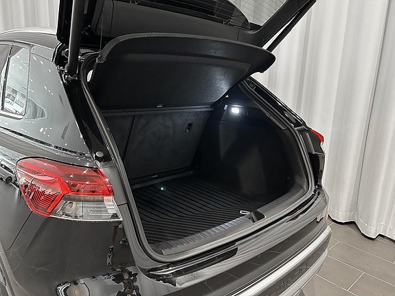 Audi Q4 e-tron 4 of 5