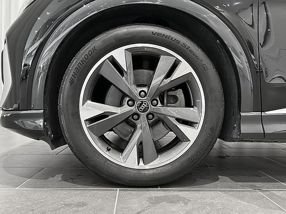 Audi Q4 e-tron 5 of 5