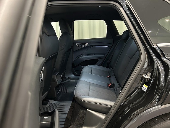 Audi Q4 e-tron 8 of 15