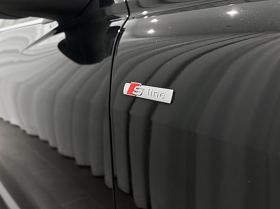 Audi Q4 e-tron 6 of 15