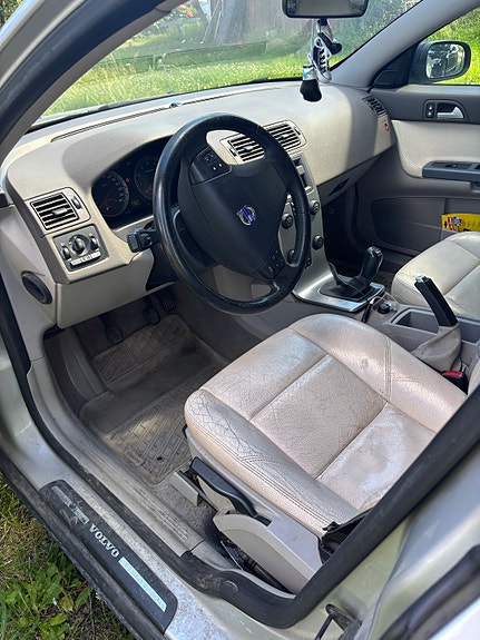 Volvo V50 2 of 5