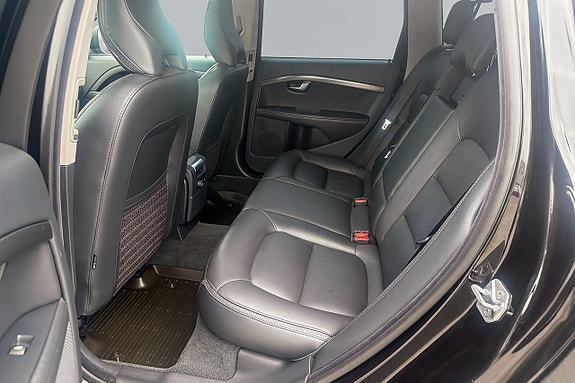 Volvo XC70 13 of 17