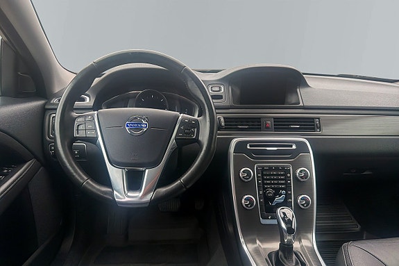 Volvo XC70 11 of 17