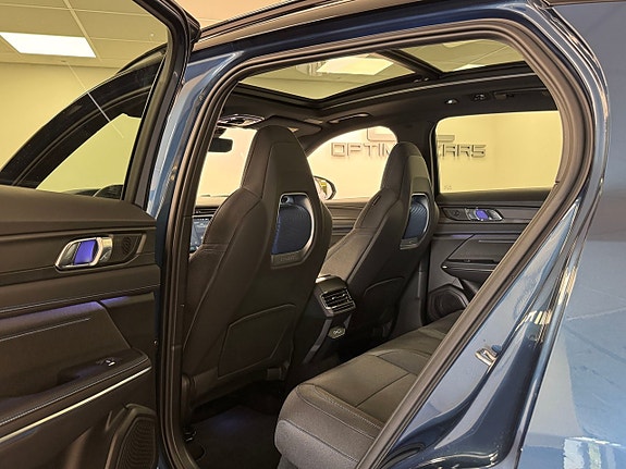 Lynk & Co 01 13 of 18
