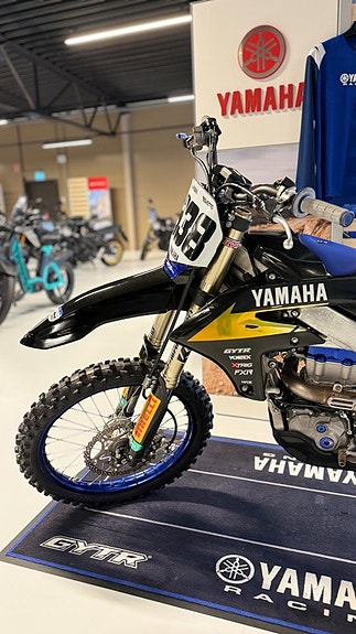 Yamaha YZ450F YAMAHA YZ450F 2 of 5