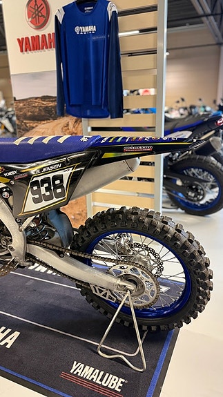 Yamaha YZ450F YAMAHA YZ450F 4 of 5