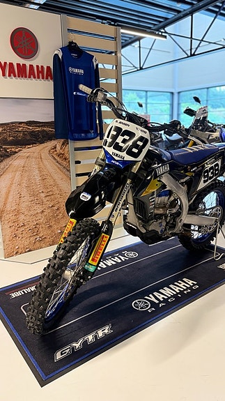 Yamaha YZ450F YAMAHA YZ450F 3 of 5